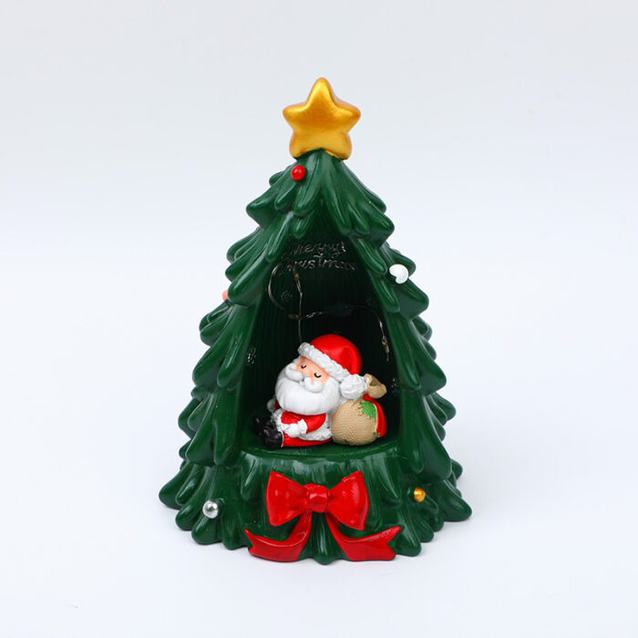 2L3A0630 Διακόσμηση δεντρόσπιτου με τον Άγιο Βασίλη - Image 1