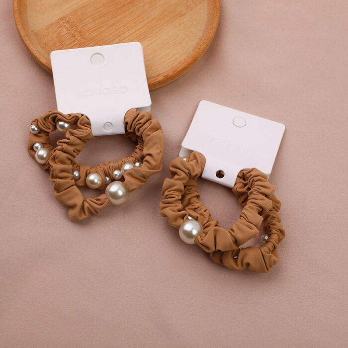 2L3A7160 Μοντέρνα Λαστιχάκια Μαλλιών Δερμάτινα Συνδυασμός μαργαριταριών 2 τεμάχια - Image 1