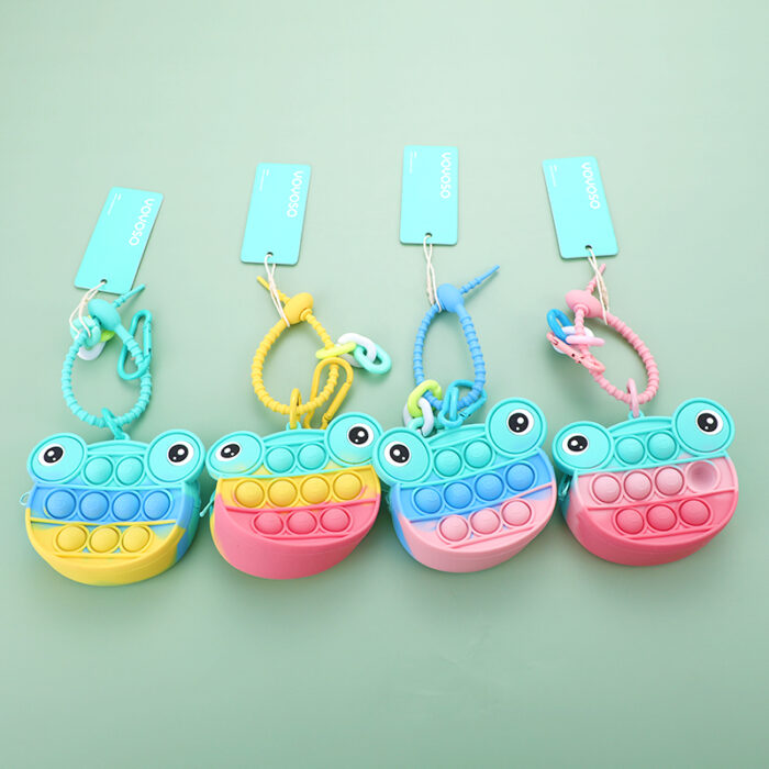 2L3A7736 Πορτοφολάκι Αποθήκευσης – Rainbow Frog - Image 1