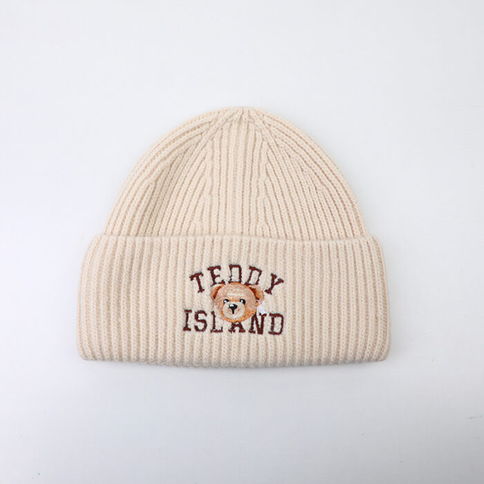 2L3A9968 Σειρά TEDDY ISLAND – Σκούφος με Κέντημα Αγγλικού Στυλ – Μπεζ - Image 1