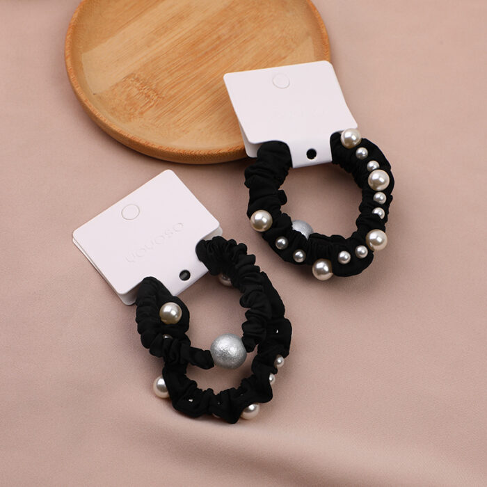 2L3A7137 Μοντέρνα Λαστιχάκια Μαλλιών Δερμάτινα Συνδυασμός μαργαριταριών 2 τεμάχια - Image 1