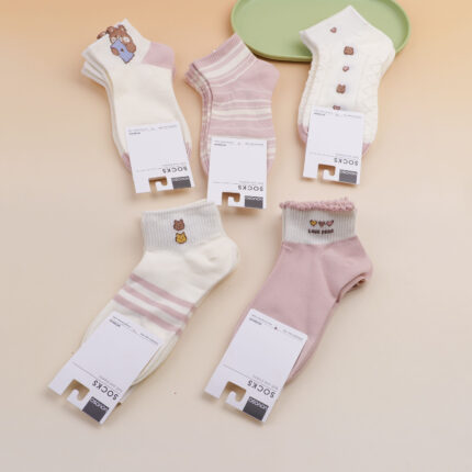 Τρία ζευγάρια ροζ γυναικείες κάλτσες με σχέδιο αρκουδάκι